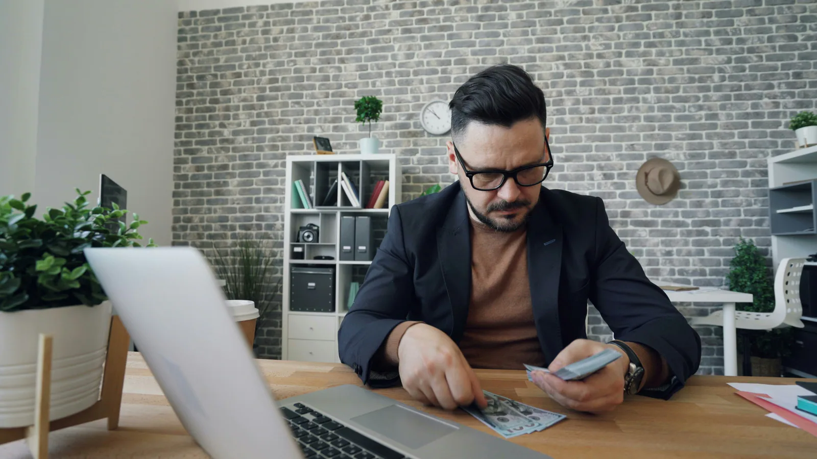 中小企业经营者比较完整供款与 PKSlestari Rebate 情境